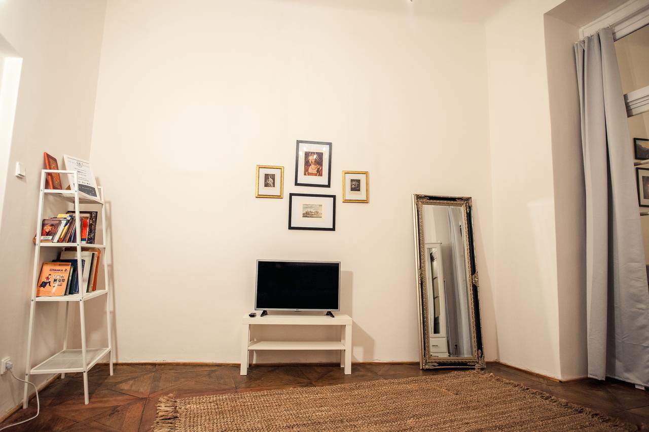 Apartment Astronomical Clock Praha Bagian luar foto