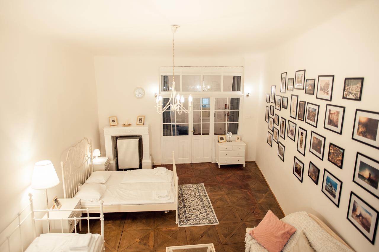 Apartment Astronomical Clock Praha Bagian luar foto